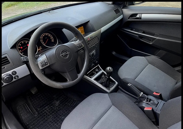 Opel Astra cena 10800 przebieg: 229047, rok produkcji 2007 z Świdnica małe 254